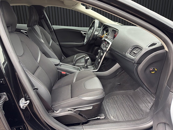 Volvo V40 12 of 19