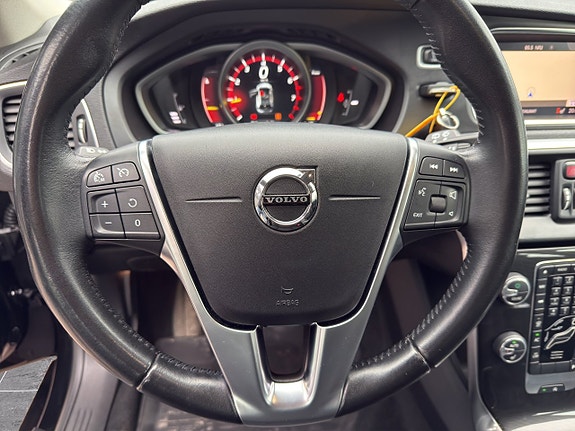 Volvo V40 15 of 19
