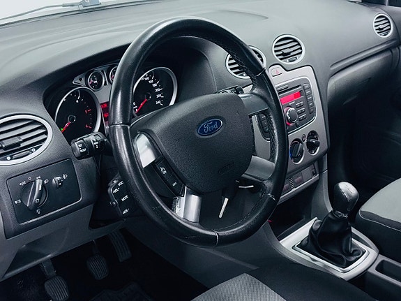 Ford Focus 9 of 15