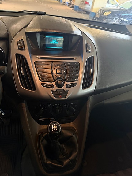 Ford Transit Connect 10 of 14