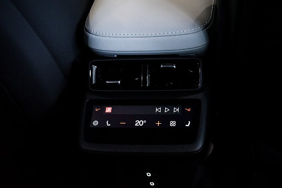 Polestar 4 10 of 30