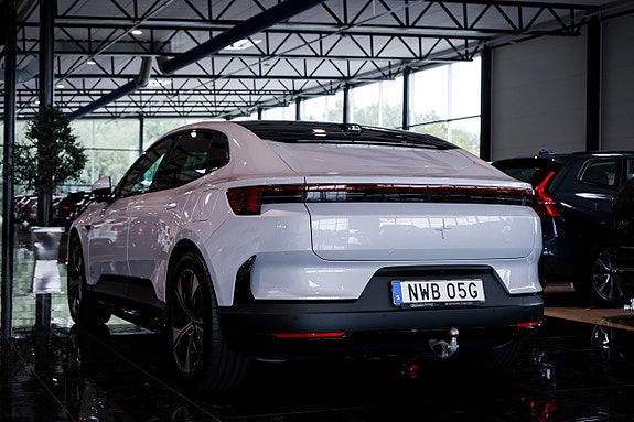 Polestar 4 5 of 30