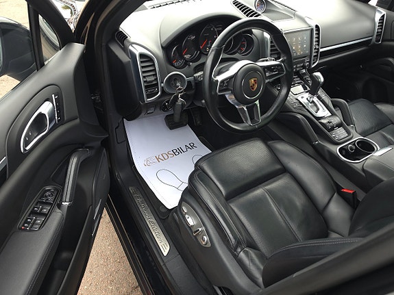 Porsche Cayenne 9 of 15