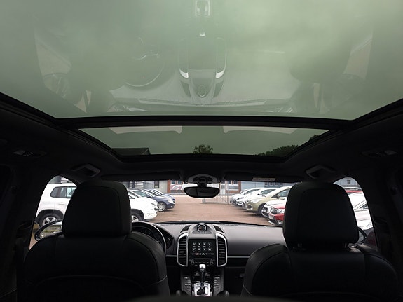 Porsche Cayenne 11 of 15
