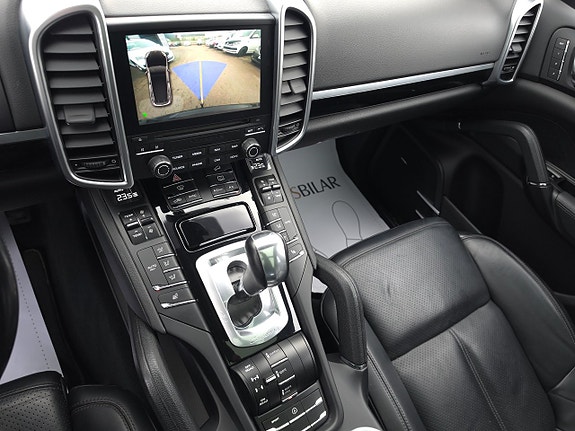 Porsche Cayenne 12 of 15