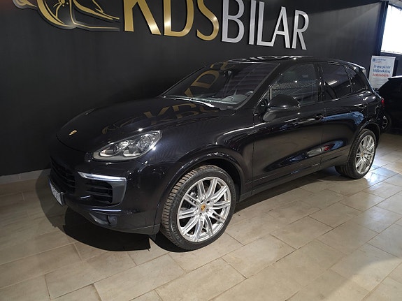 Porsche Cayenne 2 of 15