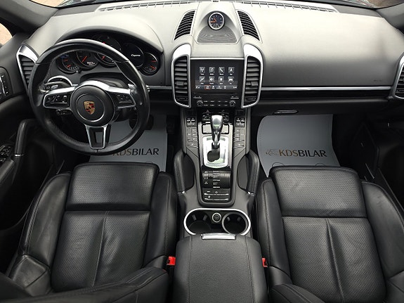 Porsche Cayenne 8 of 15