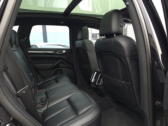 Porsche Cayenne 10 of 15