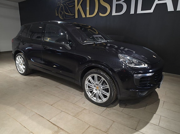 Porsche Cayenne 6 of 15