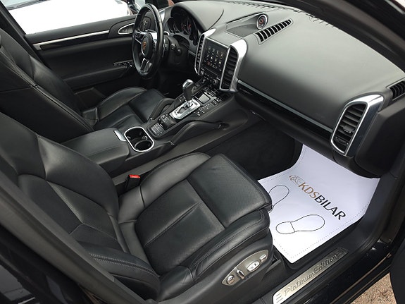 Porsche Cayenne 7 of 15