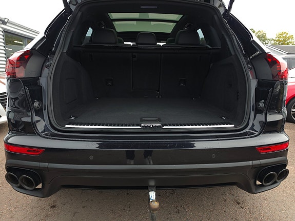 Porsche Cayenne 15 of 15