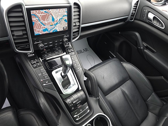 Porsche Cayenne 13 of 15