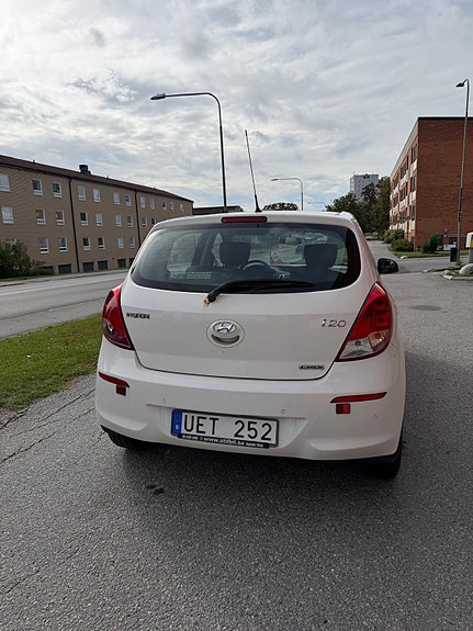 Hyundai i20 3 of 8