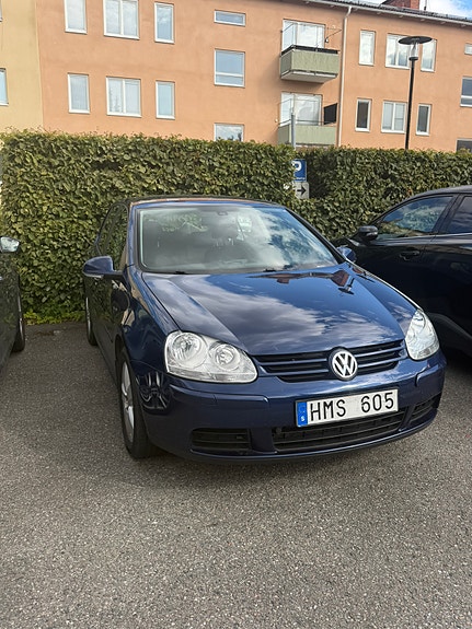 Volkswagen Golf V 2 of 6