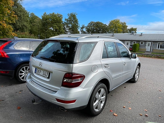 Mercedes-Benz ML280 2 of 7