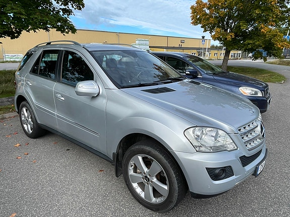 Mercedes-Benz ML280 5 of 7