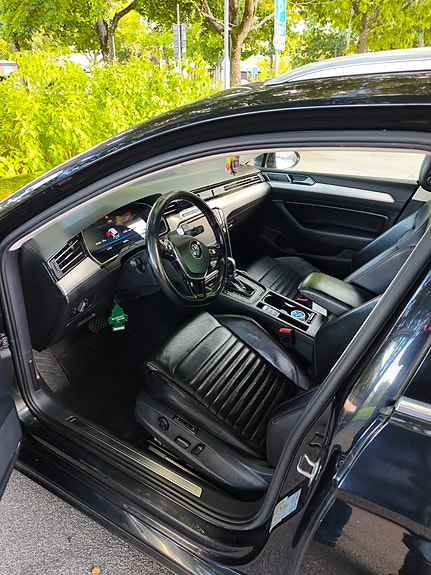 Volkswagen Passat 10 of 10