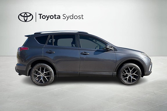 Toyota RAV4 3 of 21