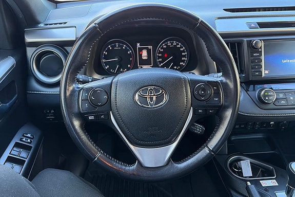 Toyota RAV4 9 of 21