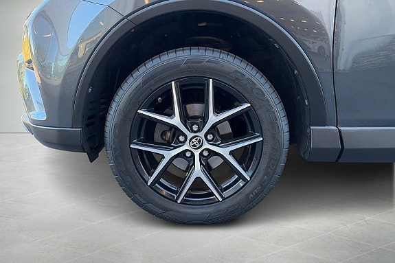 Toyota RAV4 12 of 21