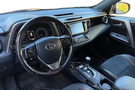 Toyota RAV4 8 of 21