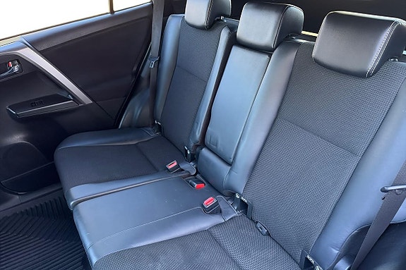 Toyota RAV4 13 of 21