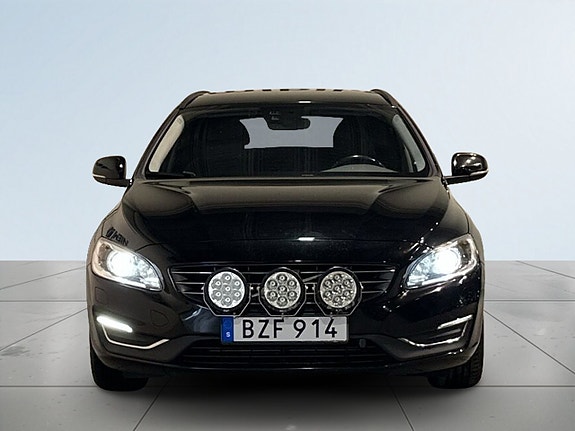 Volvo V60 2 of 20