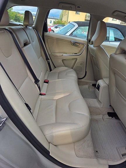 Volvo XC60 5 of 7