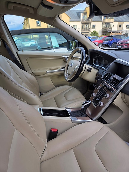 Volvo XC60 3 of 7