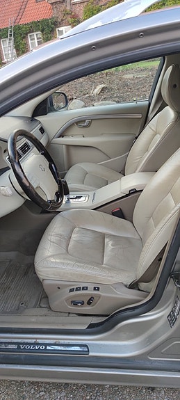 Volvo V70 7 of 10