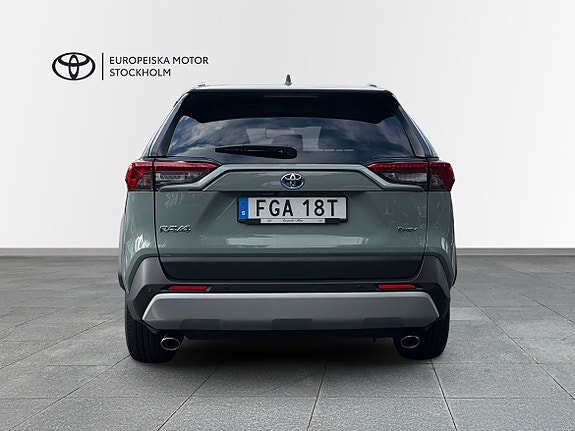 Toyota RAV4 4 of 10