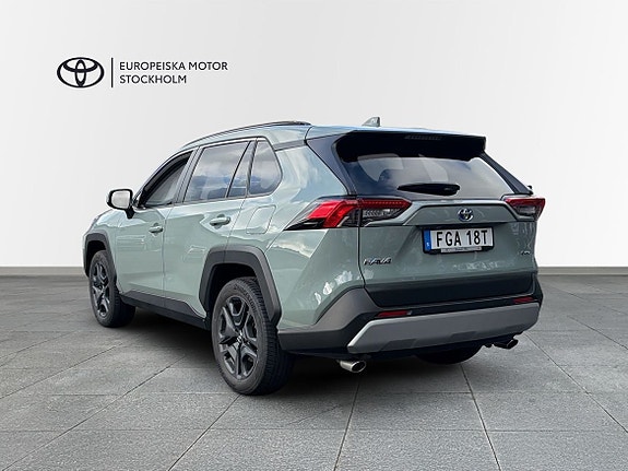 Toyota RAV4 2 of 10