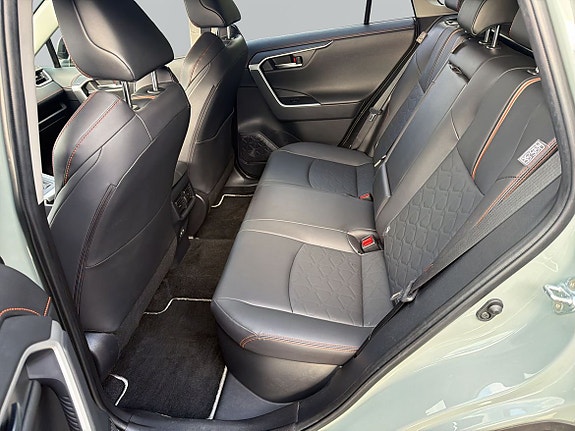 Toyota RAV4 7 of 10