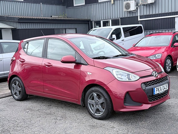 Hyundai i10 2 of 8