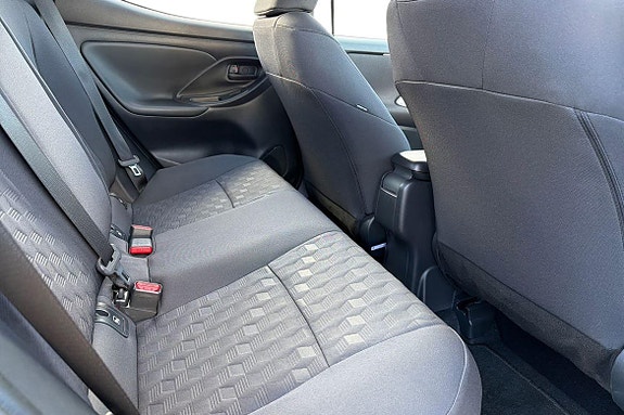 Toyota Yaris 7 of 21