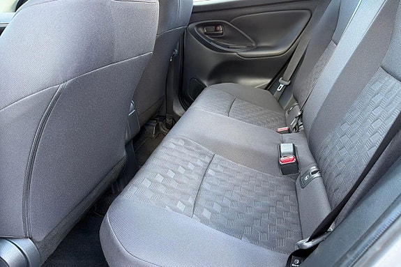 Toyota Yaris 13 of 21