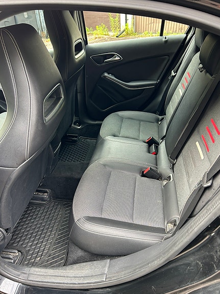 Mercedes-Benz A180 2 of 7
