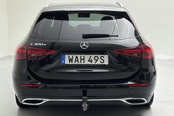 Mercedes-Benz C300 2 of 7