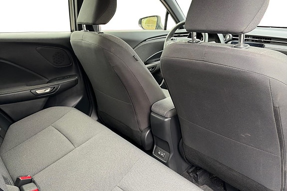Lexus LBX 8 of 21