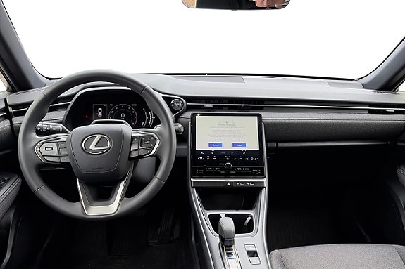 Lexus LBX 9 of 21