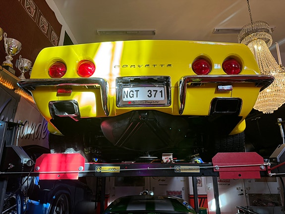 Chevrolet Corvette 2 of 14