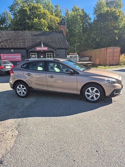 Volvo V40 Cross Country 4 of 10