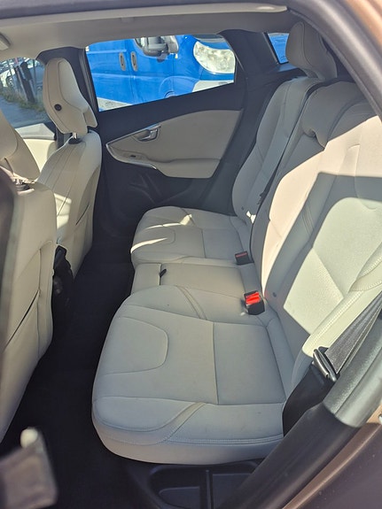 Volvo V40 Cross Country 8 of 10