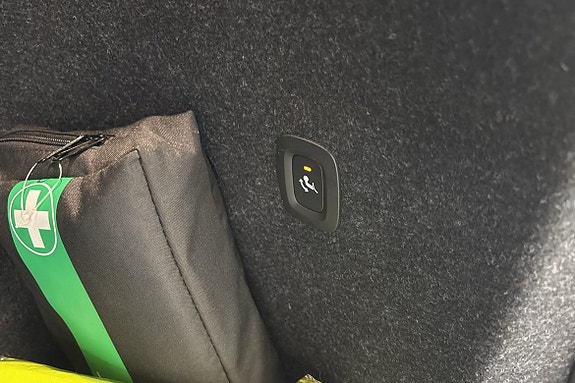 Volvo EC40 14 of 30