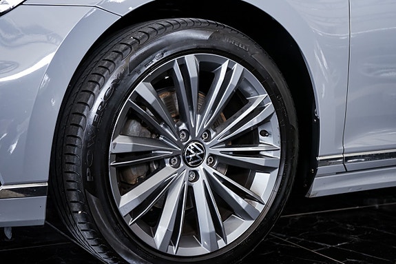 Volkswagen Passat 5 of 30