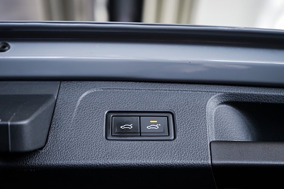 Volkswagen Passat 12 of 30