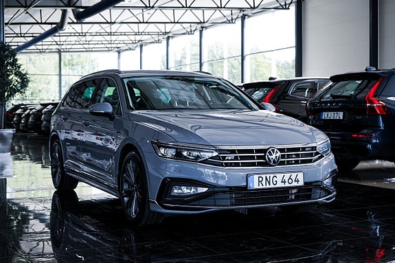 Volkswagen Passat 2 of 30