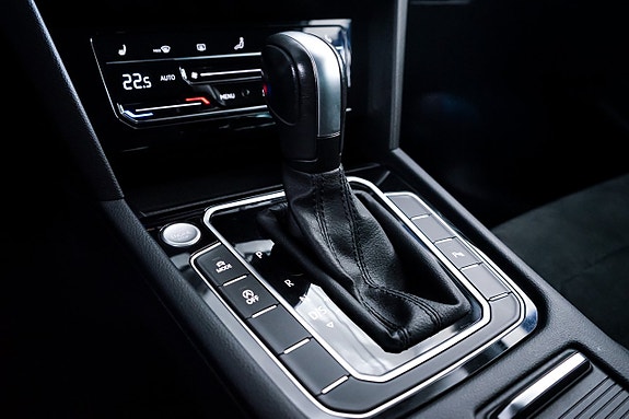 Volkswagen Passat 23 of 30