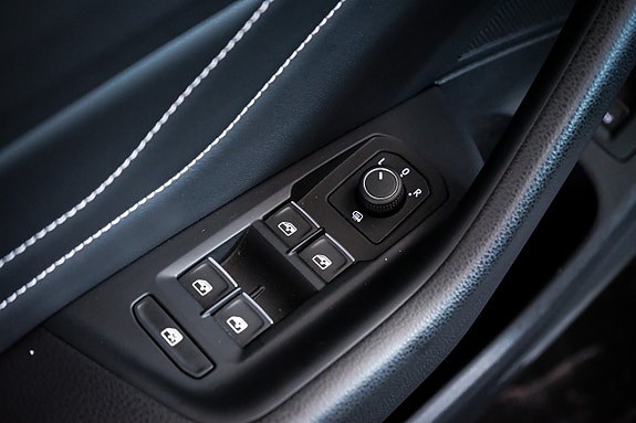 Volkswagen Passat 30 of 30