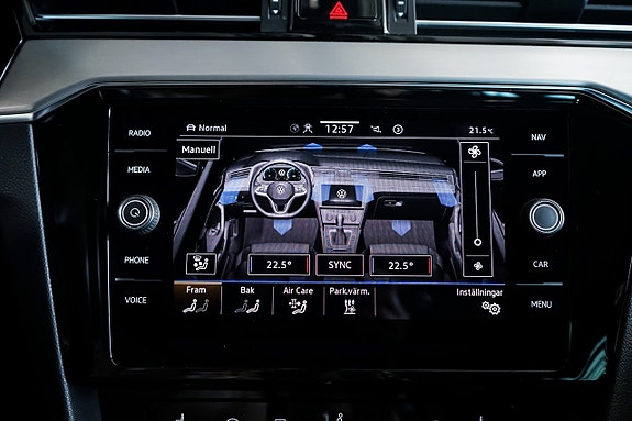 Volkswagen Passat 19 of 30